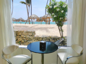 Beachfront Ocean View Condo 8 people WiFi PickUp